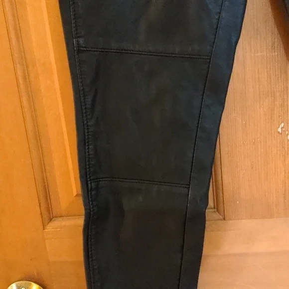 BlankNyc Faux Leather Skinny Pants Ankle Zip Black Size 27 Mid to Low Rise - Picture 4 of 10